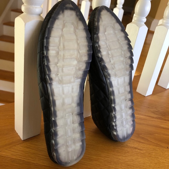 Classy Black and Gold Loafers Size 8 - Picture 3 of 7